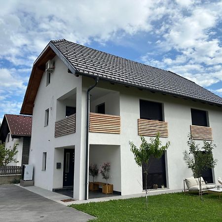 Aura Apartments Жировница Экстерьер фото