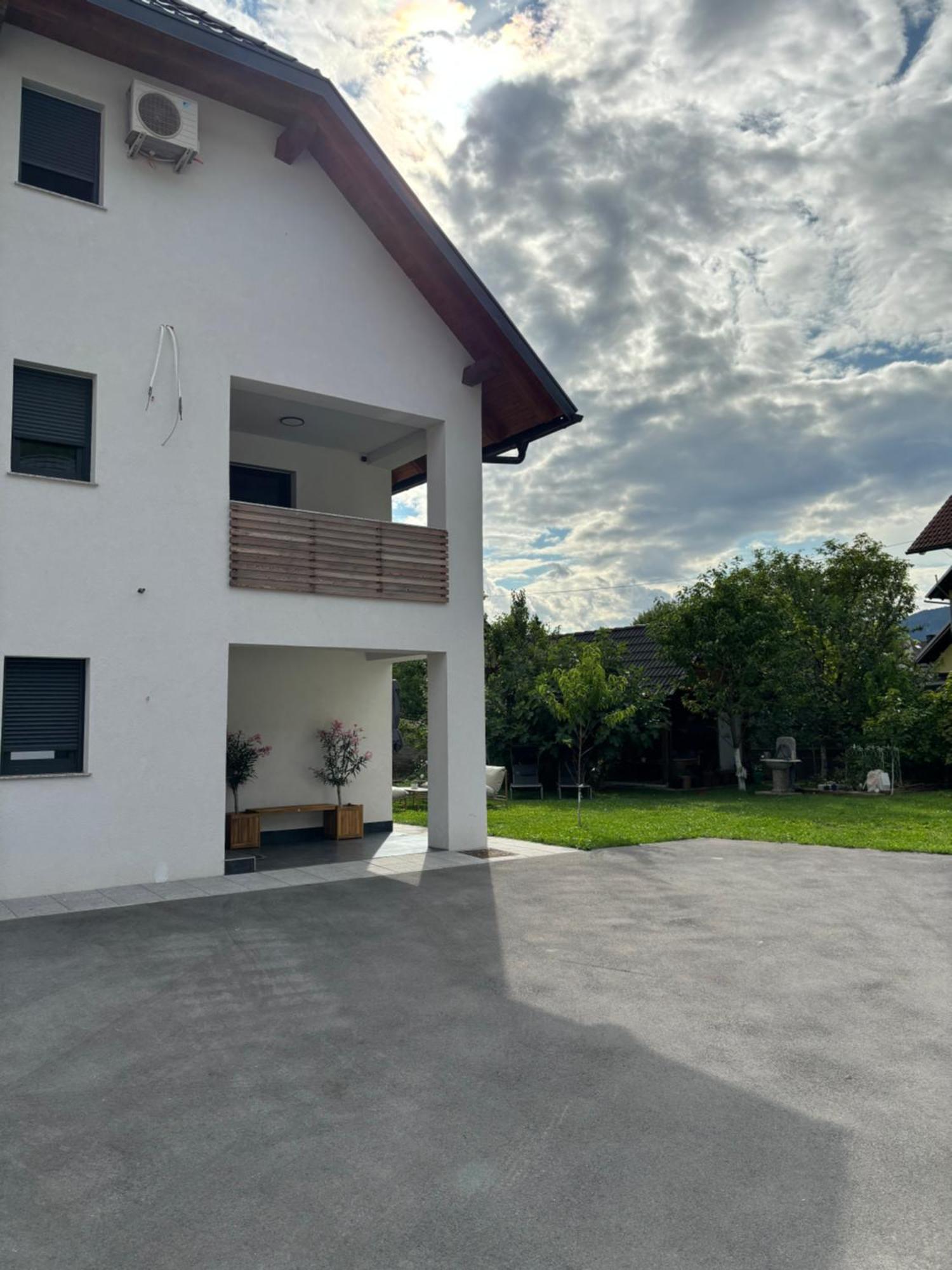 Aura Apartments Жировница Экстерьер фото