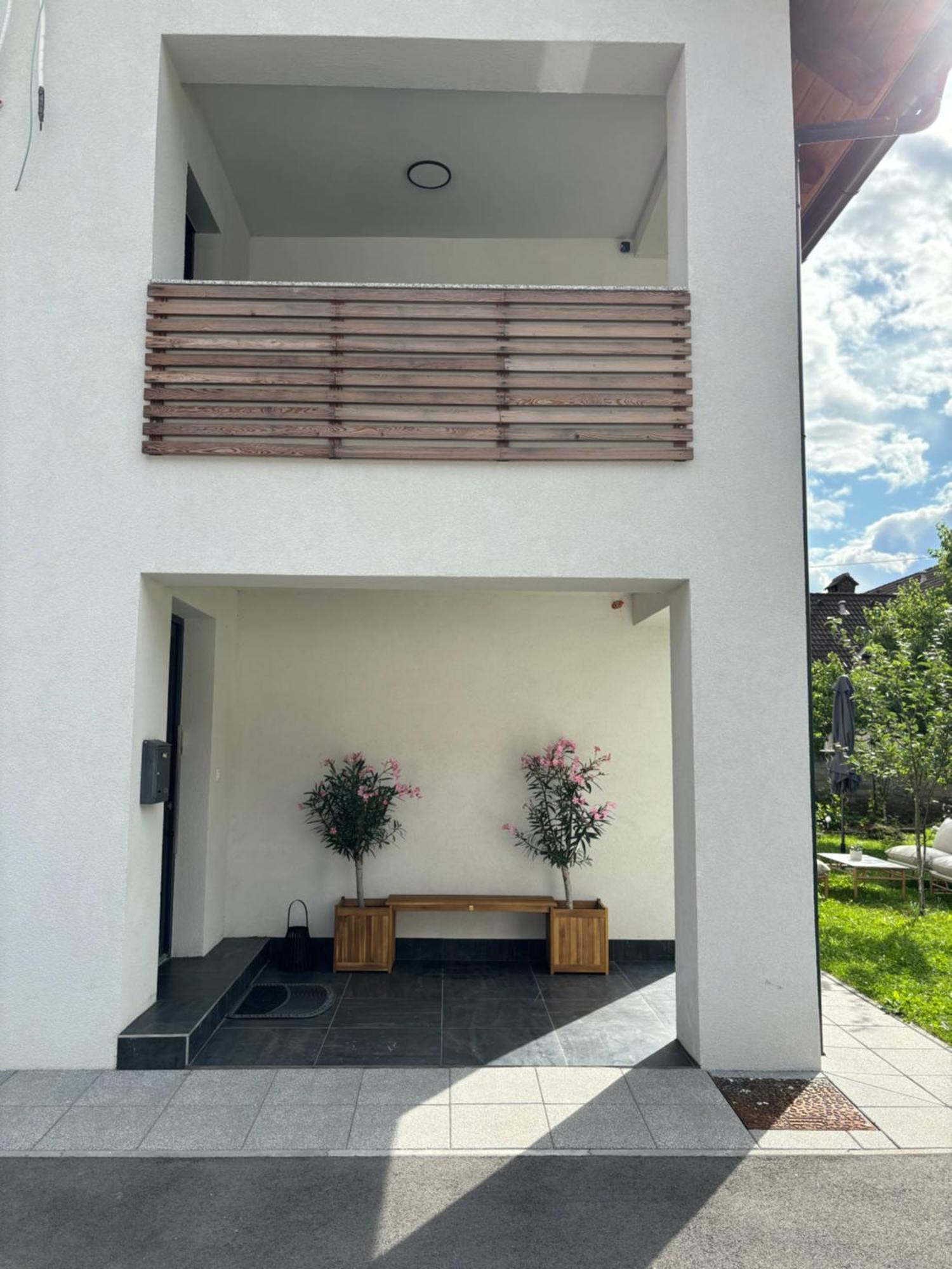 Aura Apartments Жировница Экстерьер фото