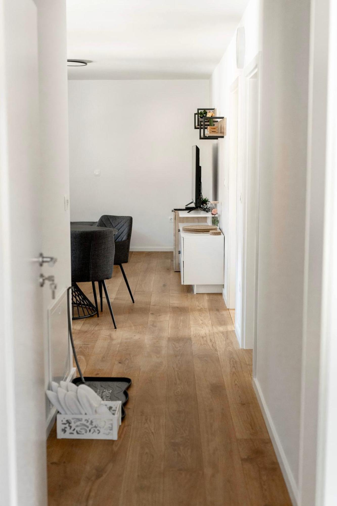 Aura Apartments Жировница Экстерьер фото