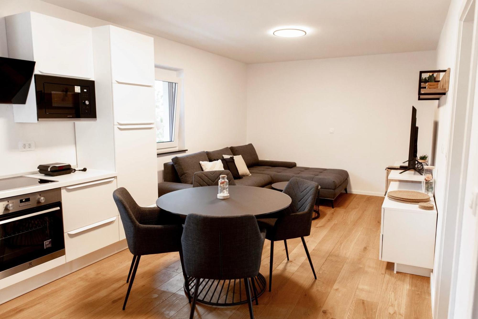 Aura Apartments Жировница Экстерьер фото