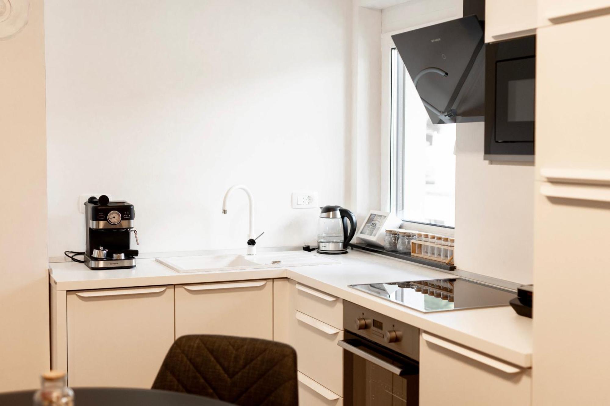 Aura Apartments Жировница Экстерьер фото