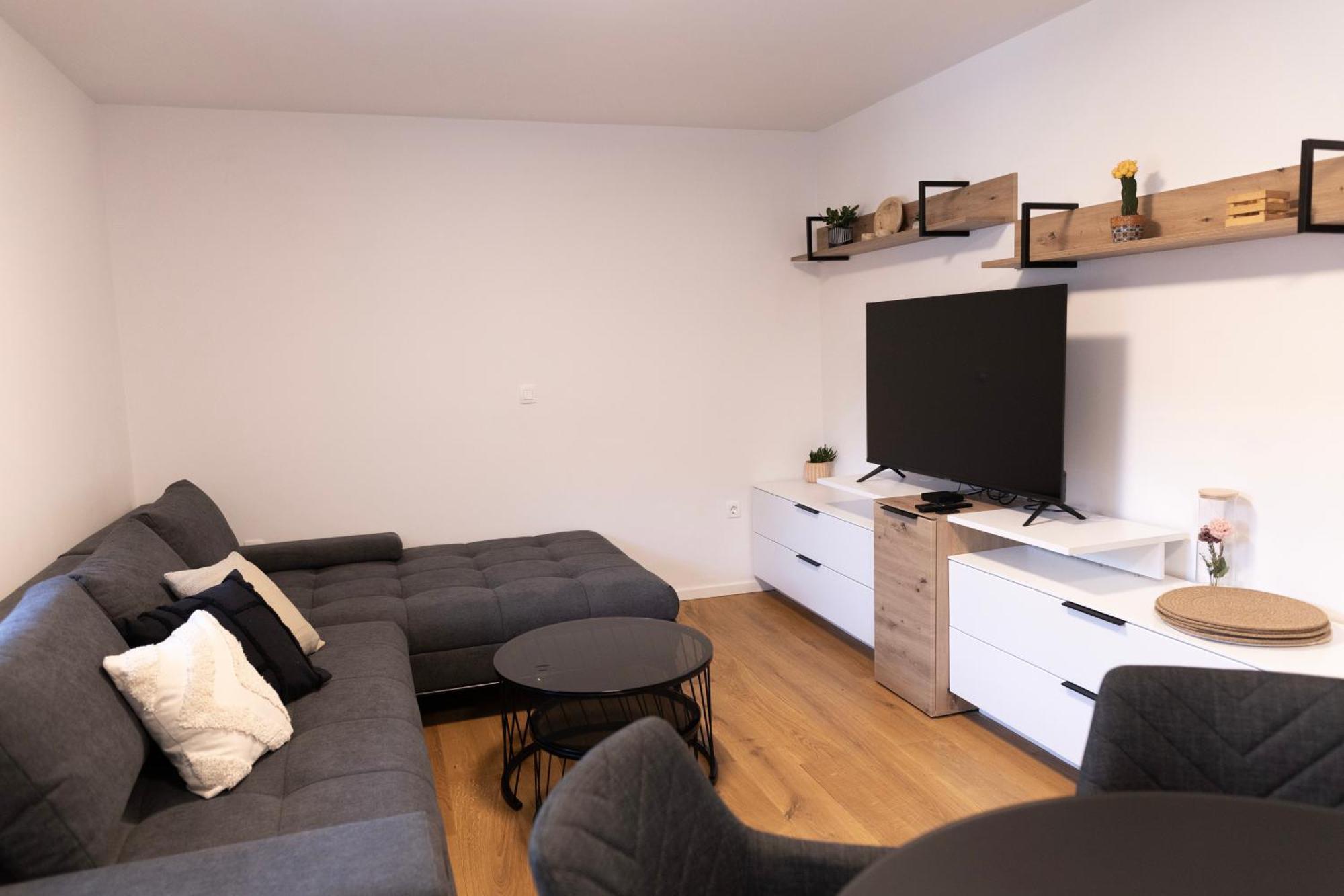 Aura Apartments Жировница Экстерьер фото