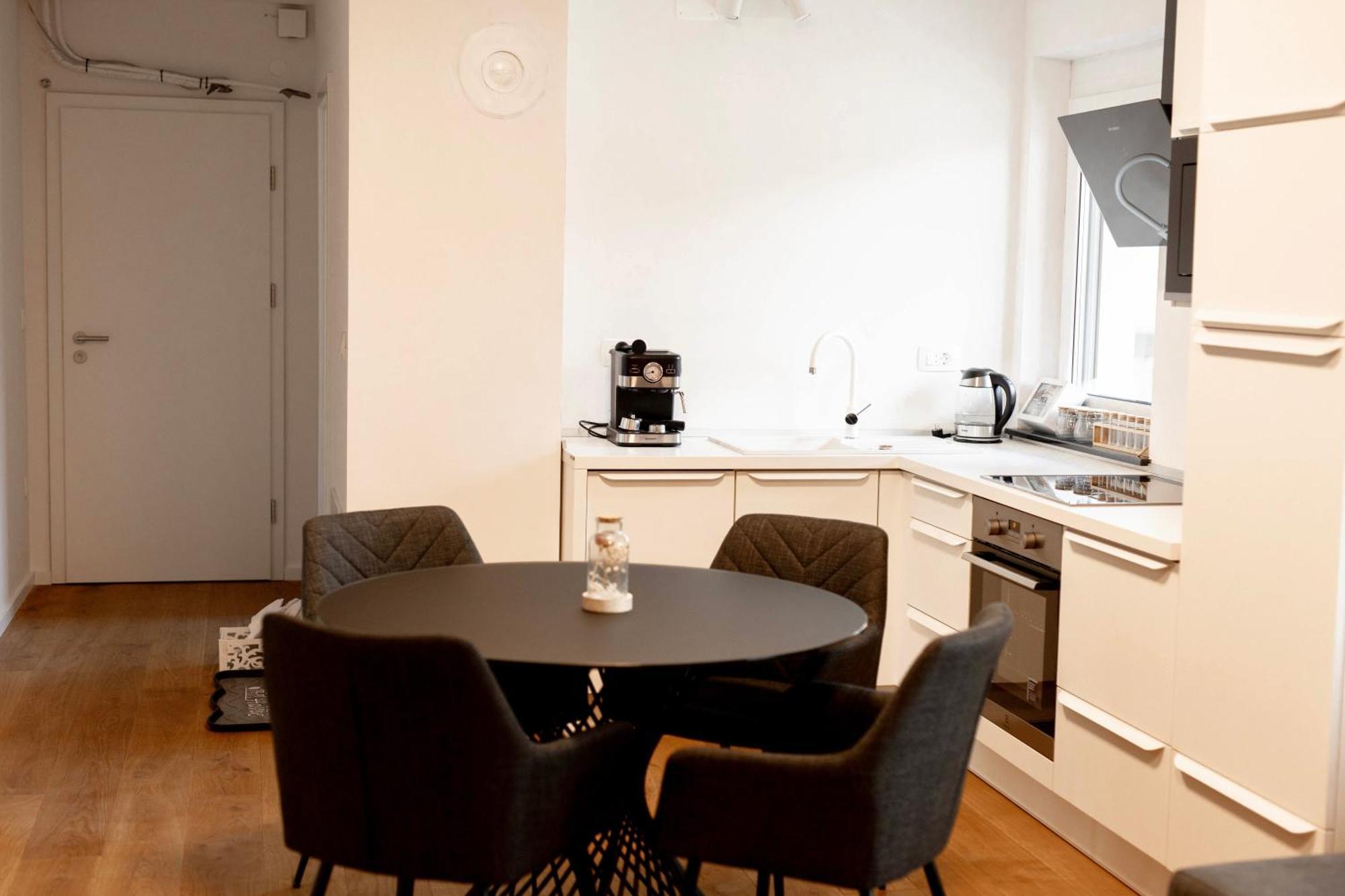 Aura Apartments Жировница Экстерьер фото