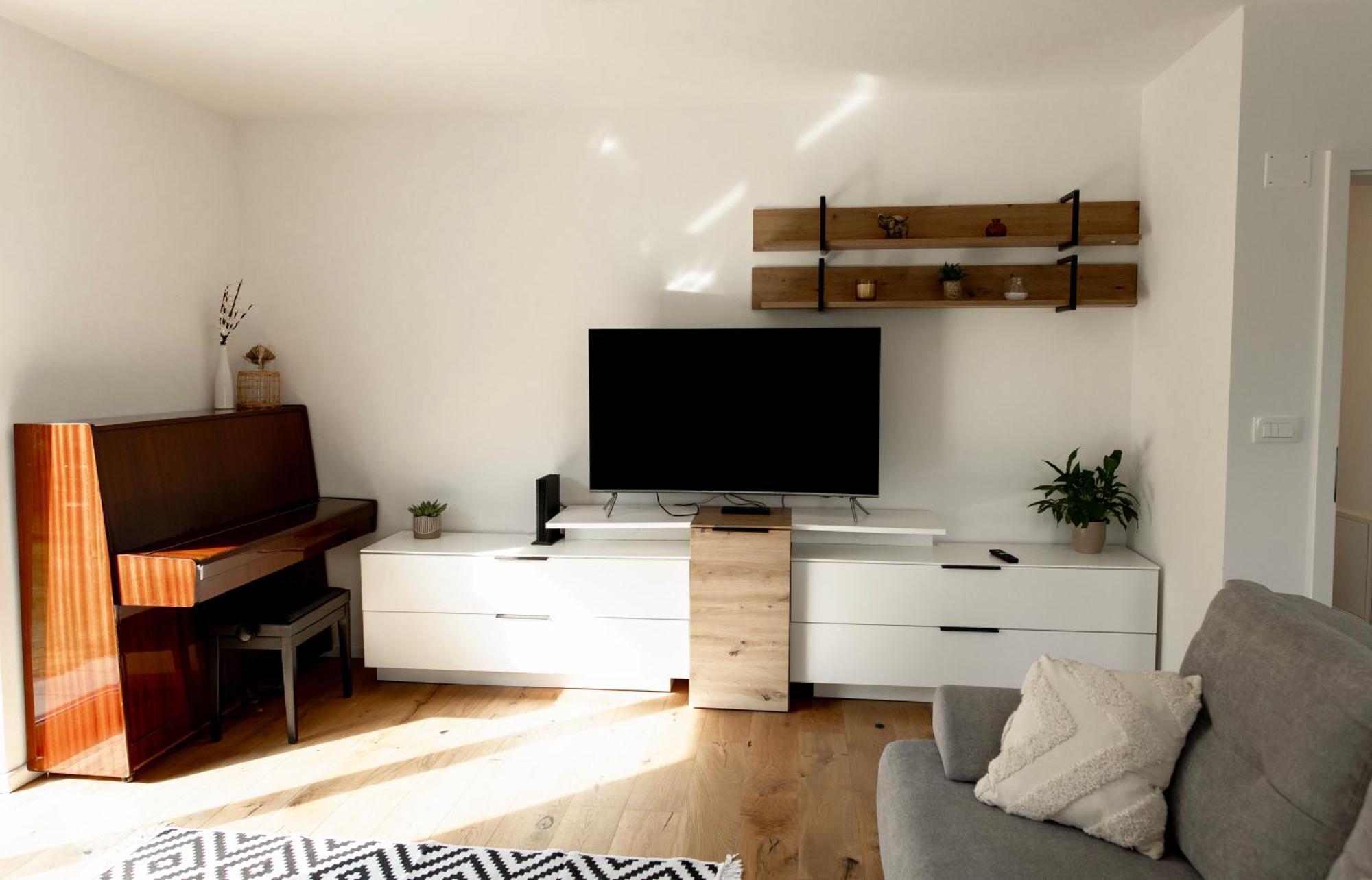 Aura Apartments Жировница Экстерьер фото